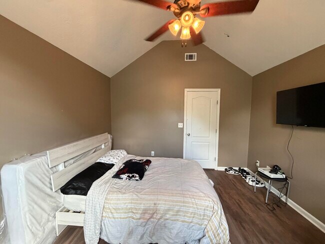 Building Photo - 2060 Lavender Ln
