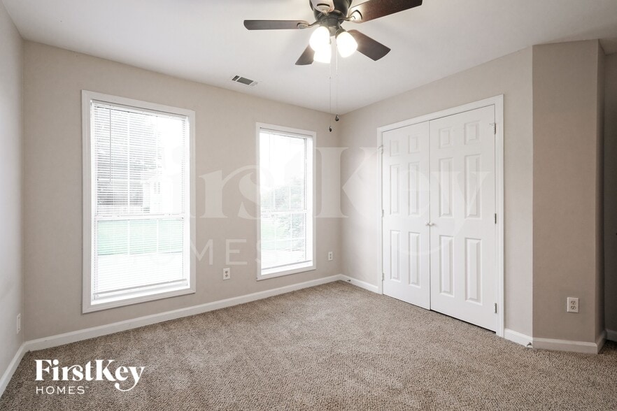Building Photo - 3810 Riversong Dr NW