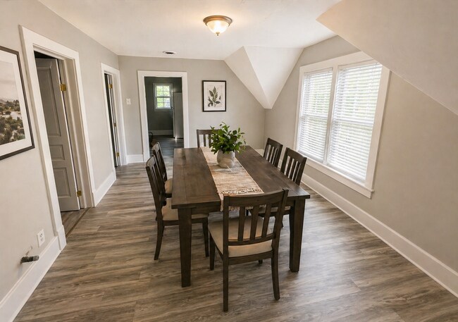 Building Photo - 811 Park St SW