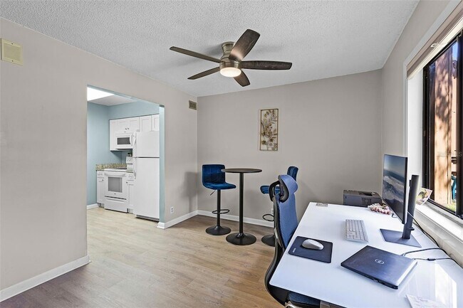 Building Photo - 260 Crown Oaks Way