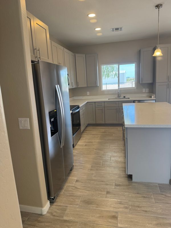 Building Photo - 15235 S Country Club Dr