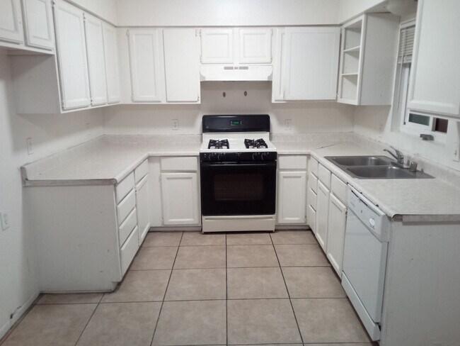 Building Photo - Lee Avenue Apartments