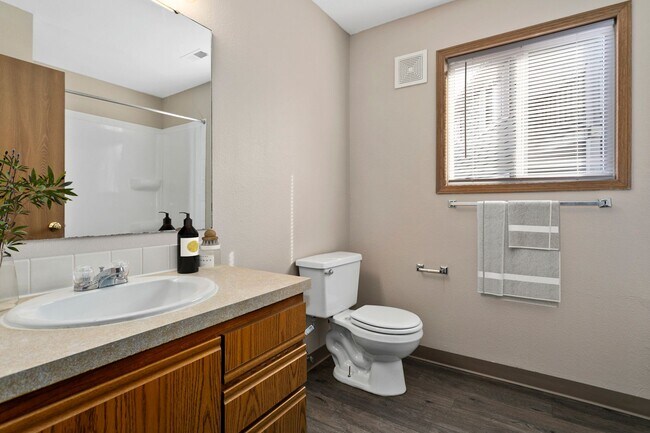Building Photo - The Place to Be-Crosswinds Apartments