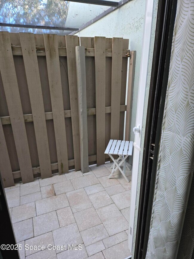 Building Photo - 1123 Breezy Way