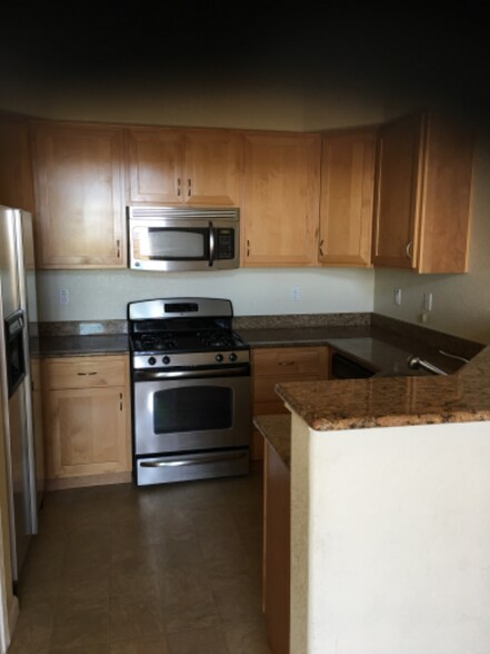 Building Photo - 2230 Valley View Pkwy