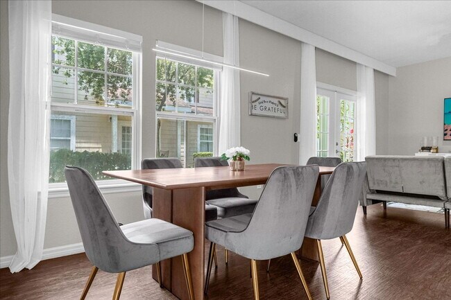 Building Photo - 5350 Diplomat Ct