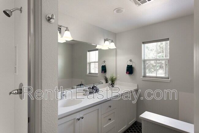 Building Photo - 15850 Bella Tierra Ct