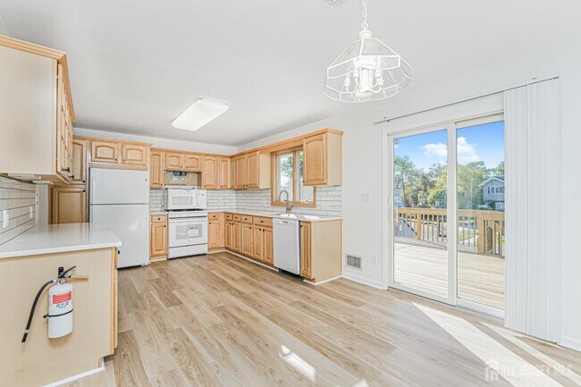 Building Photo - 17 Throckmorton Ln