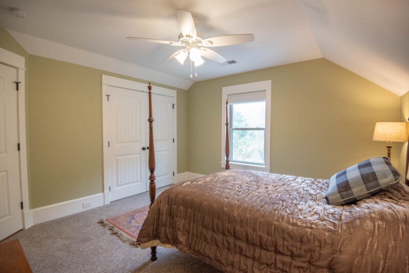 Building Photo - 302 Parkway Dr