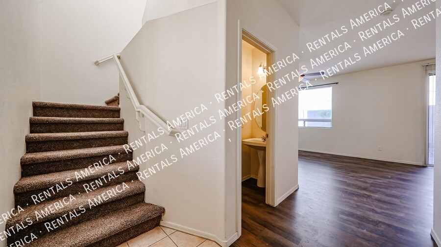 Building Photo - 1110 E Coppola St