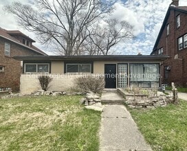 Building Photo - Beautiful Mid-Century 3 Bedroom Steps from...