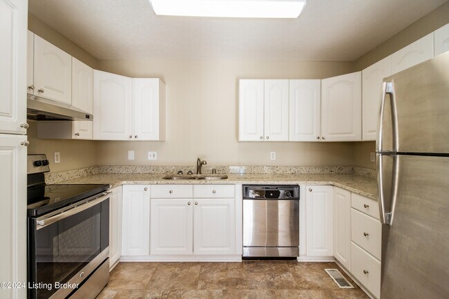 Building Photo - 7913 Kenhurst Dr