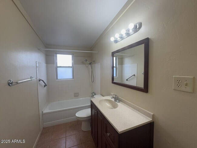 Building Photo - 1800 E Fry Blvd