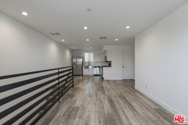 Building Photo - 5645 Willowcrest Ave