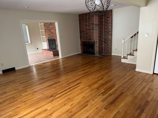 Building Photo - 4763-4765 Nugent Dr