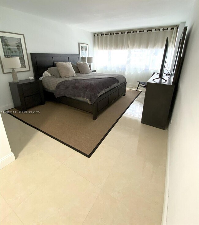 Building Photo - 2030 S Ocean Dr