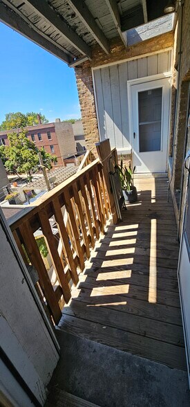 Building Photo - 3824 N Greenview Ave