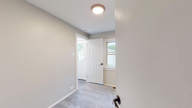 Building Photo - Renovated 3 bedroom home near the Airport