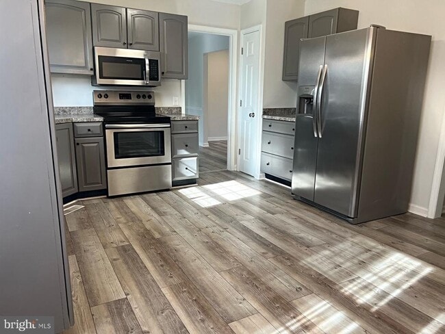 Building Photo - 17447 Pelham View Dr