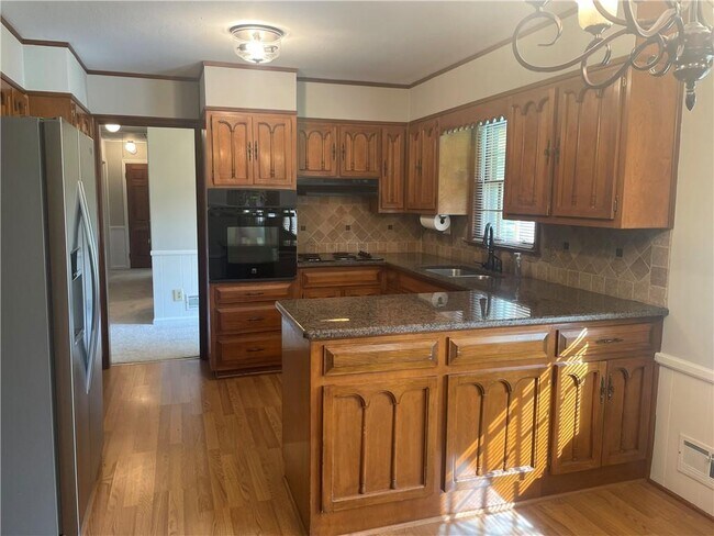 Building Photo - 5416 N Richland Creek Rd