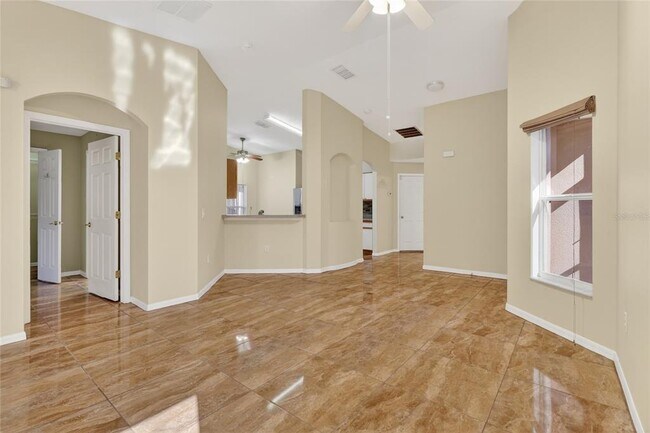 Building Photo - 156 Grand Canal Dr