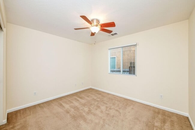 Building Photo - Clean and neat 4 bedroom, 2 bathroom single story in the Fancher Creek area 93727