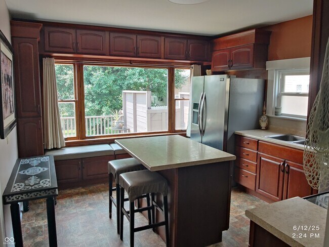 Building Photo - 121 N Main St