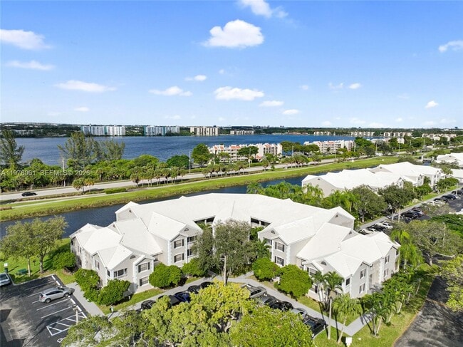 Building Photo - 2871 N Oakland Forest Dr