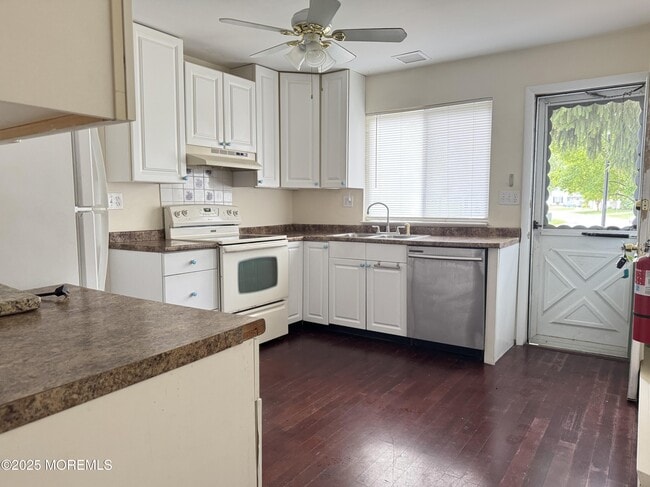 Building Photo - 561B Malvern Ct