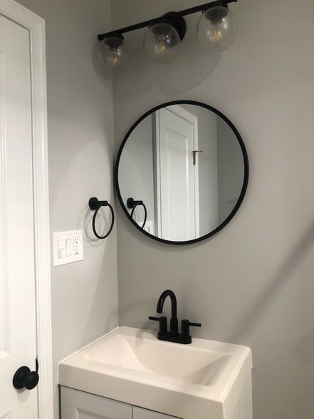 Building Photo - 2737 Maryland Ave