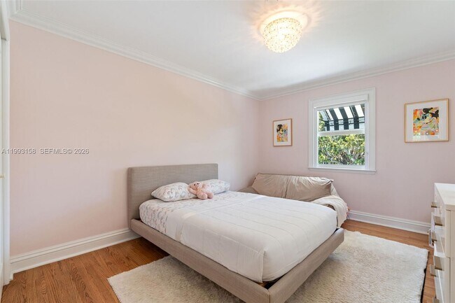 Building Photo - 634 W 47th St