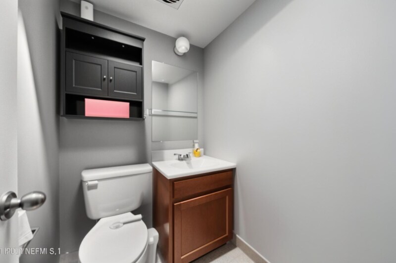 Building Photo - 401 Claudia Dr