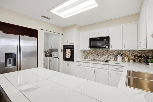 Building Photo - 2842 Rex Allen Dr