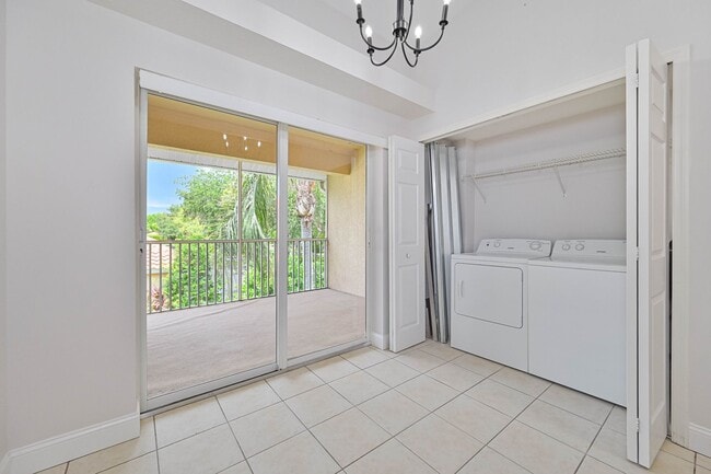 Building Photo - ** 2Bed / 2Bath - Beautiful Condo in Bonit...