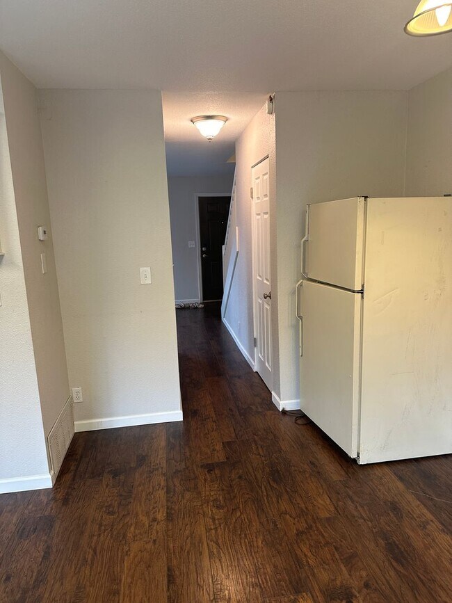 Building Photo - 3 Bedroom/1.5 Bath w/partial Mountain Views