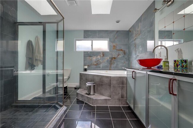 Building Photo - 1984 Mcjenkin Dr NE