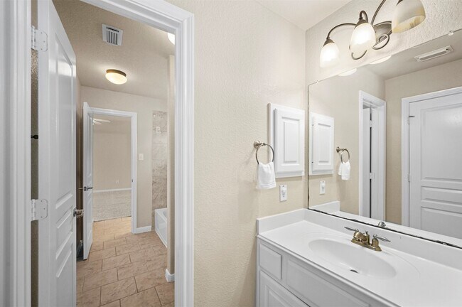 Building Photo - 10907 Lombardia Ct
