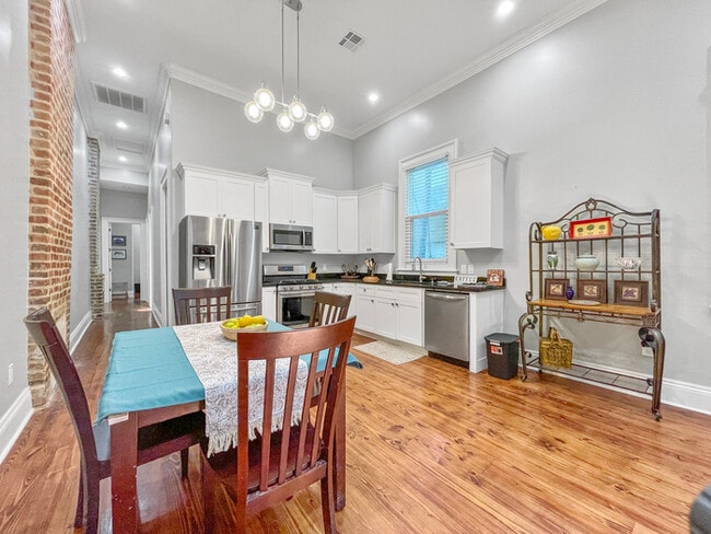 Building Photo - Well-Kept 2-Bedroom, 1-Bath Home in a Desirable Location!