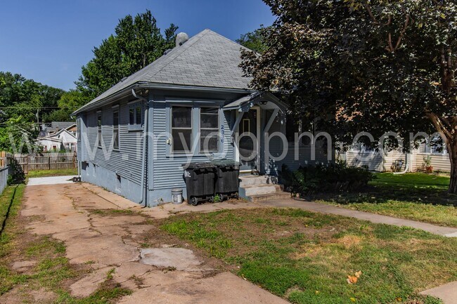 Building Photo - Lovely 2 Bedroom / 1 Bathroom Home | Benson
