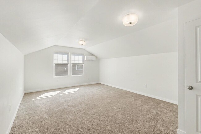 Building Photo - 121 Rockingham Way