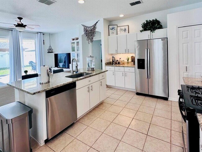 Building Photo - 24900 Oakhaven Ct