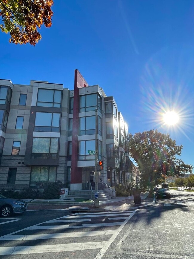 Building Photo - Capitol Hill-Modern & Sleek One Bedroom Plus Large Office Space, Parking Included, Pets Welcomed,...