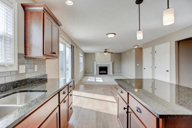 Building Photo - Beautiful 5 bed, 4 bath-Prairie Crossing, Mahomet - AVAILABLE NOW