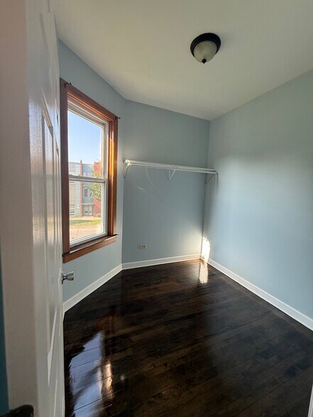 Building Photo - 546 N Saint Louis Ave