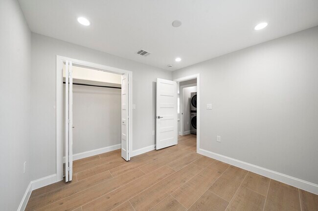 Building Photo - 1823 Studewood St