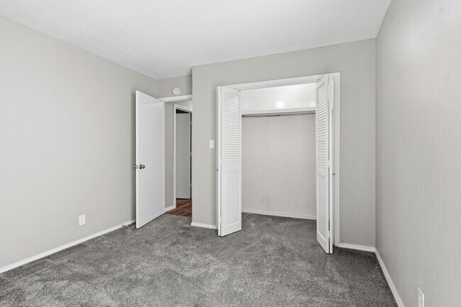 Building Photo - 6518/6520 E 90th St Duplex
