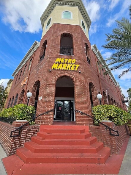 Building Photo - 1910 E Palm Ave