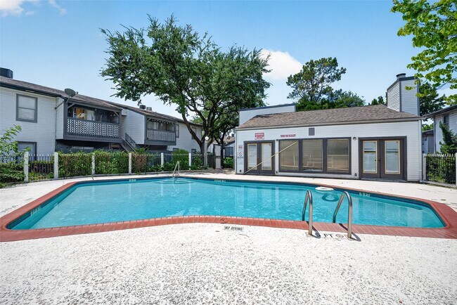 Building Photo - 7200 Clarewood Dr