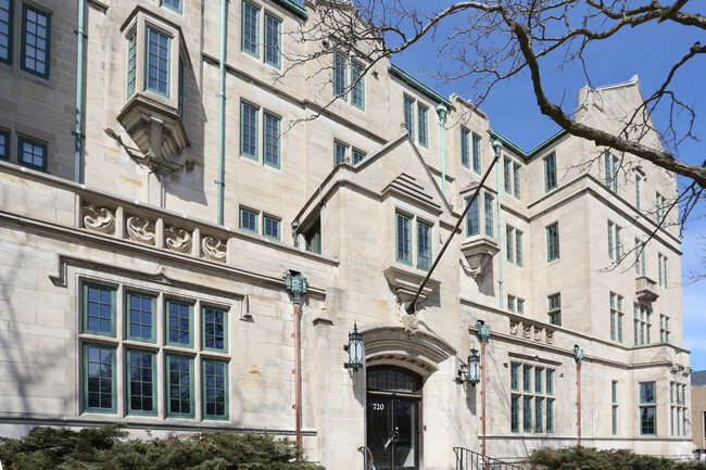 Building Photo - Residences at Library Park