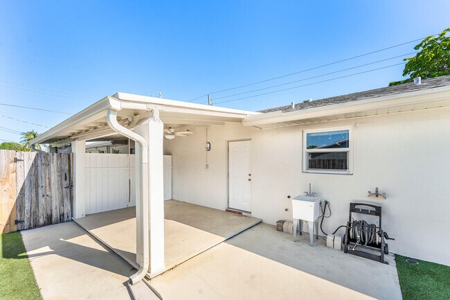 Building Photo - 7643 Overlook Rd